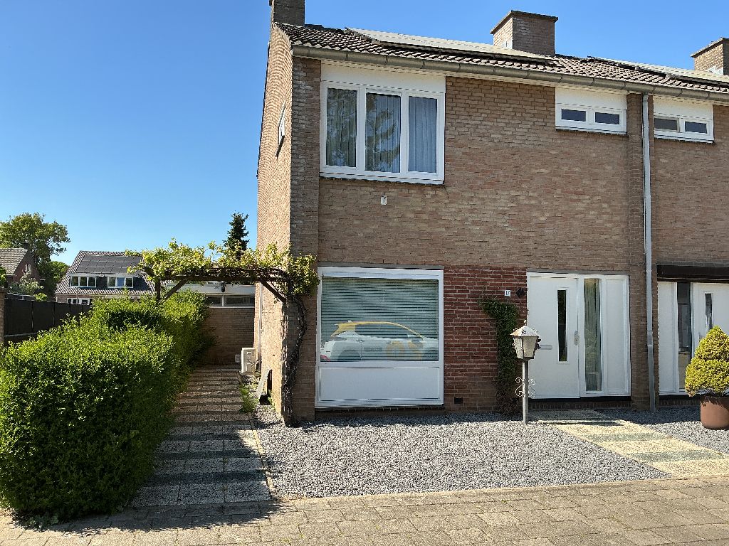 Hoogstraat 17, 6116 CJ Roosteren, Nederland