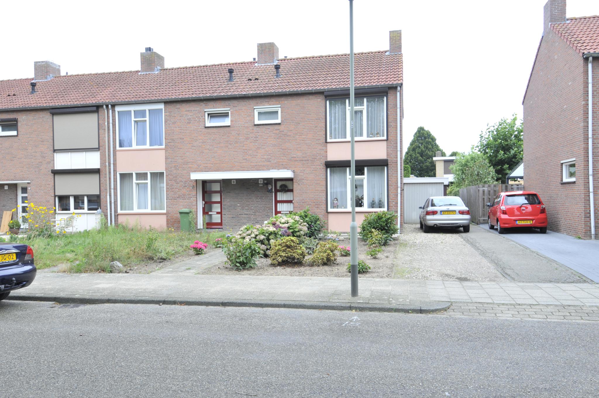Mezenstraat 12