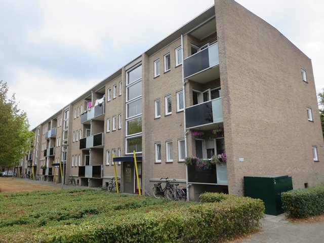 Veestraat 82
